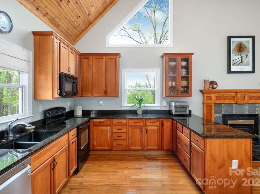 69 Heslar Way, Marshall, NC 28753.  MLS# CAR4246507, YatesRealty ID 17875. Expansive granite counter tops
