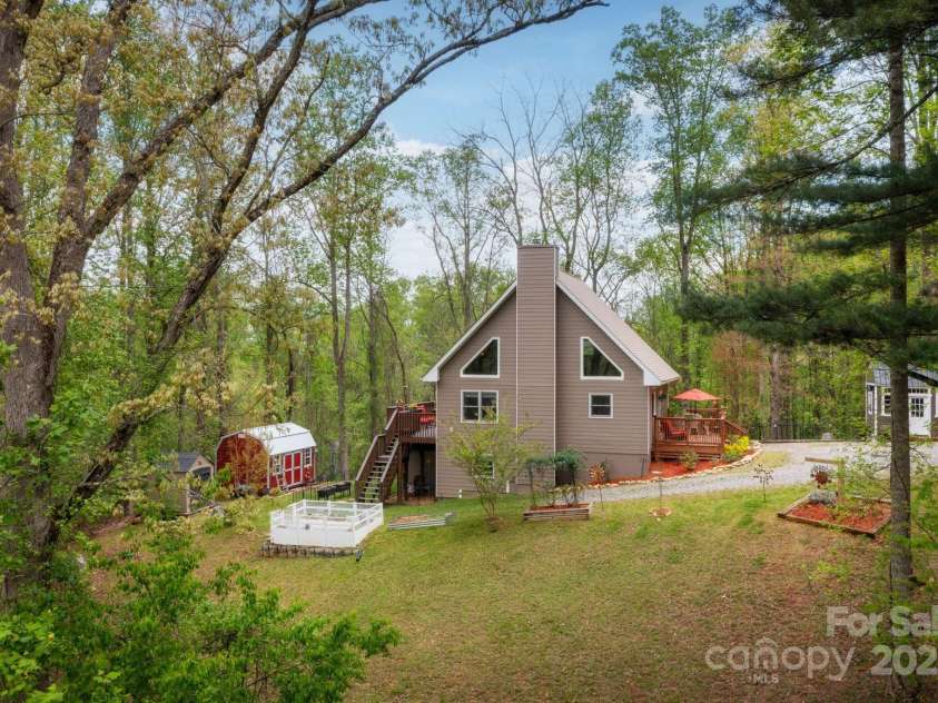 69 Heslar Way, Marshall, NC 28753.  MLS# CAR4246507, YatesRealty ID 17875. Perfect for STR, 2nd home, or private mountain living