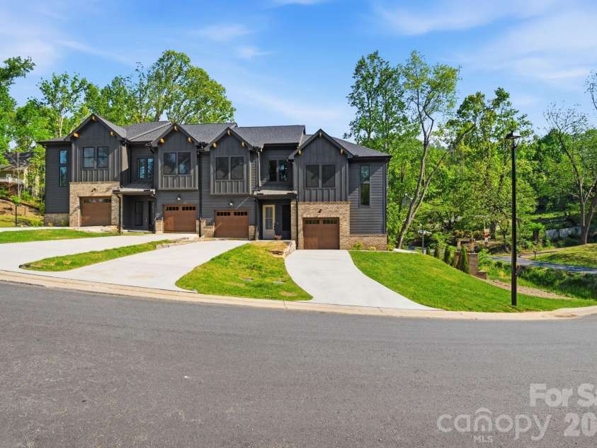 105 Collin Place, Asheville, NC 28804.  MLS# CAR4320936, YatesRealty ID 17876. 
