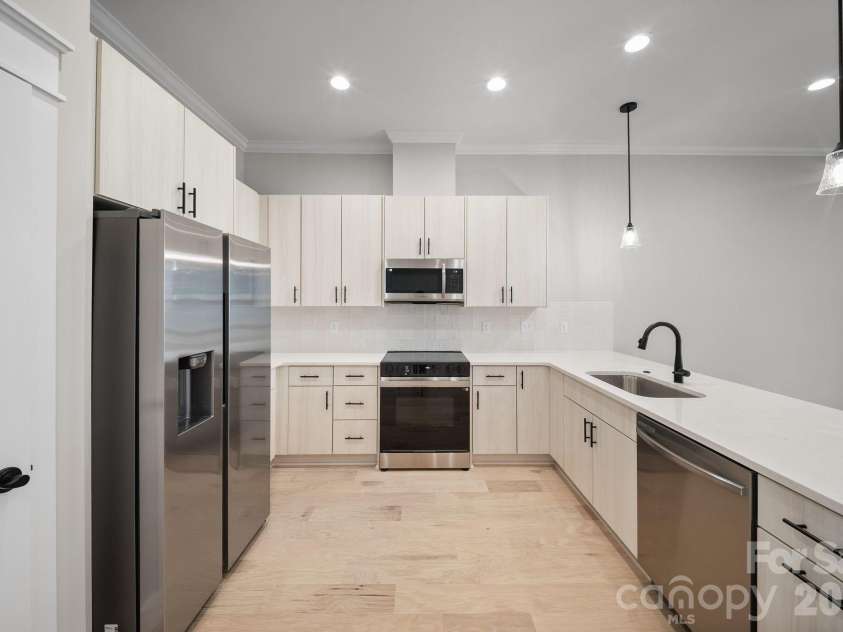 105 Collin Place, Asheville, NC 28804.  MLS# CAR4320936, YatesRealty ID 17876. 