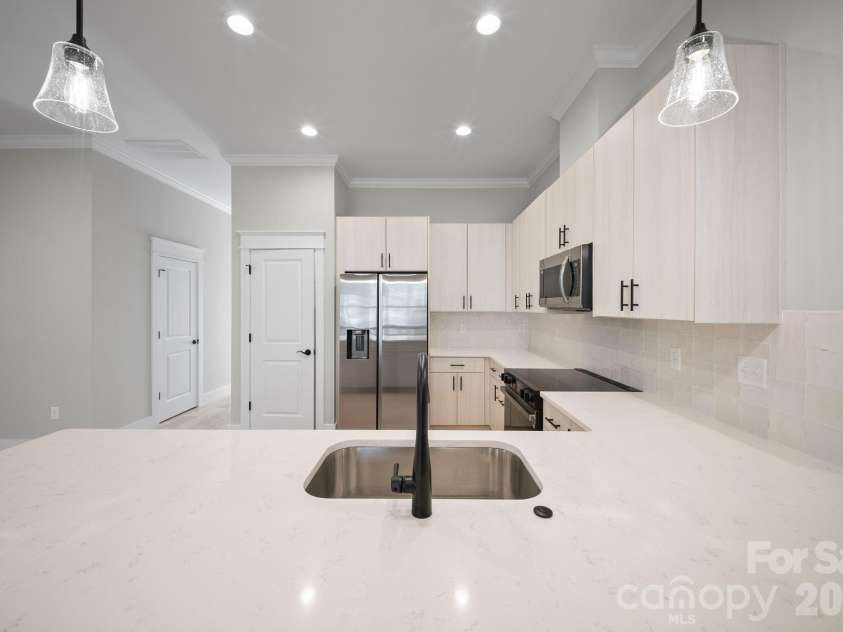 105 Collin Place, Asheville, NC 28804.  MLS# CAR4320936, YatesRealty ID 17876. 