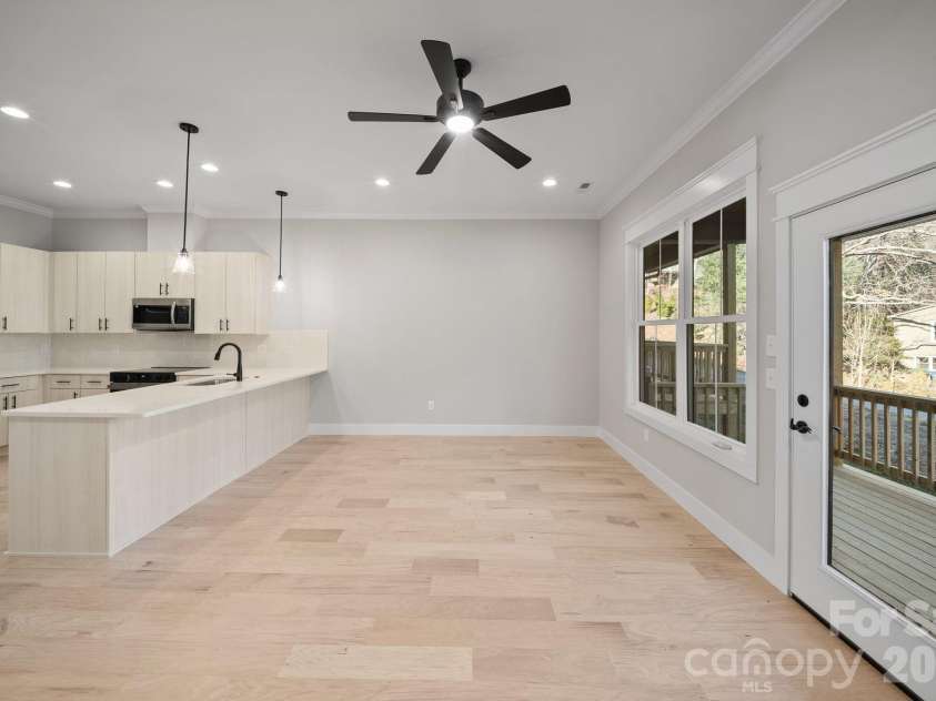 105 Collin Place, Asheville, NC 28804.  MLS# CAR4320936, YatesRealty ID 17876. 