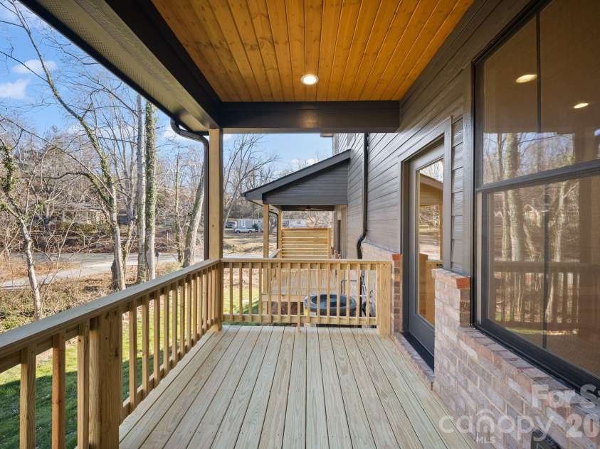 105 Collin Place, Asheville, NC 28804.  MLS# CAR4320936, YatesRealty ID 17876. 