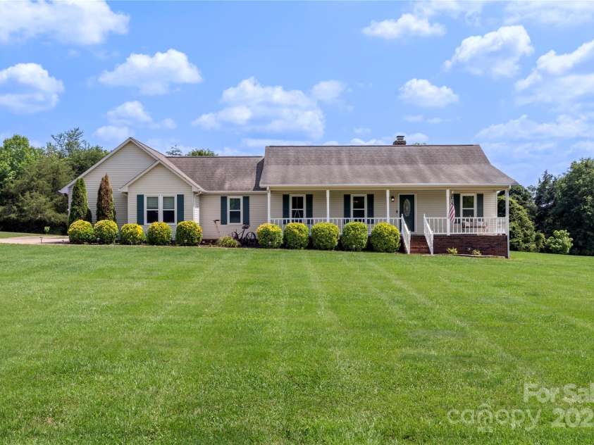 4916 Ritchie Road, Lincolnton, NC 28092.  MLS# CAR4256508, YatesRealty ID 17876. 