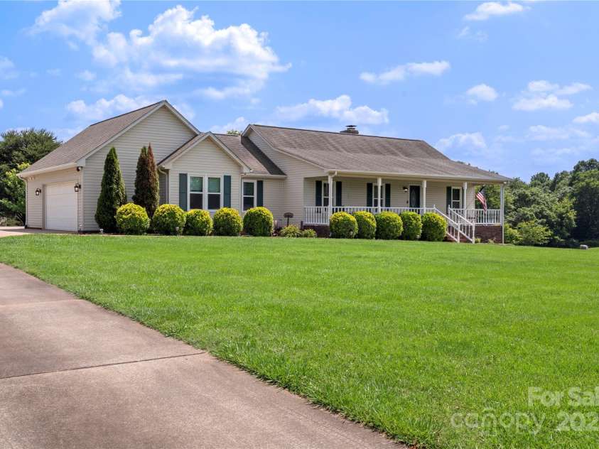 4916 Ritchie Road, Lincolnton, NC 28092.  MLS# CAR4256508, YatesRealty ID 17876. 