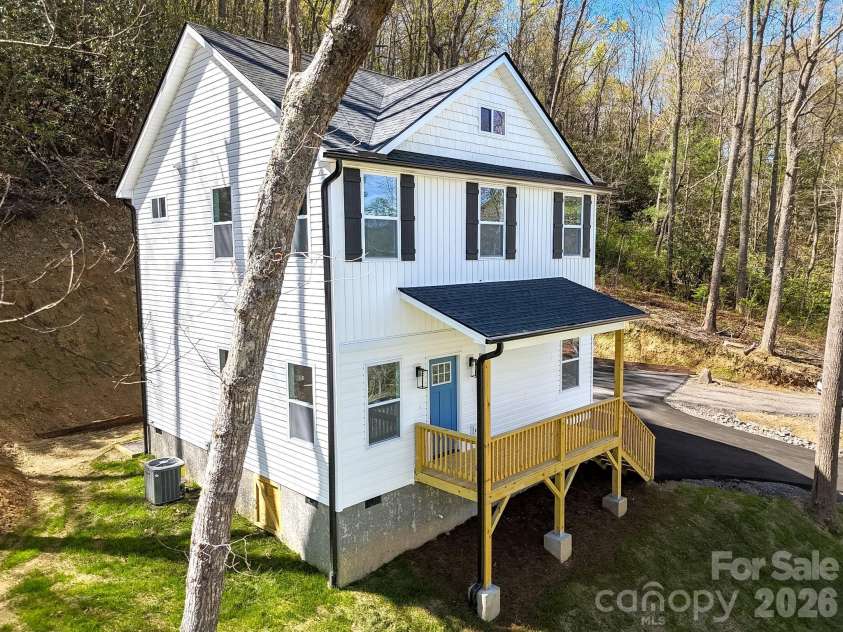 337 Garren Creek Road, Fairview, NC 28730.  MLS# CAR4321869, YatesRealty ID 17878. 