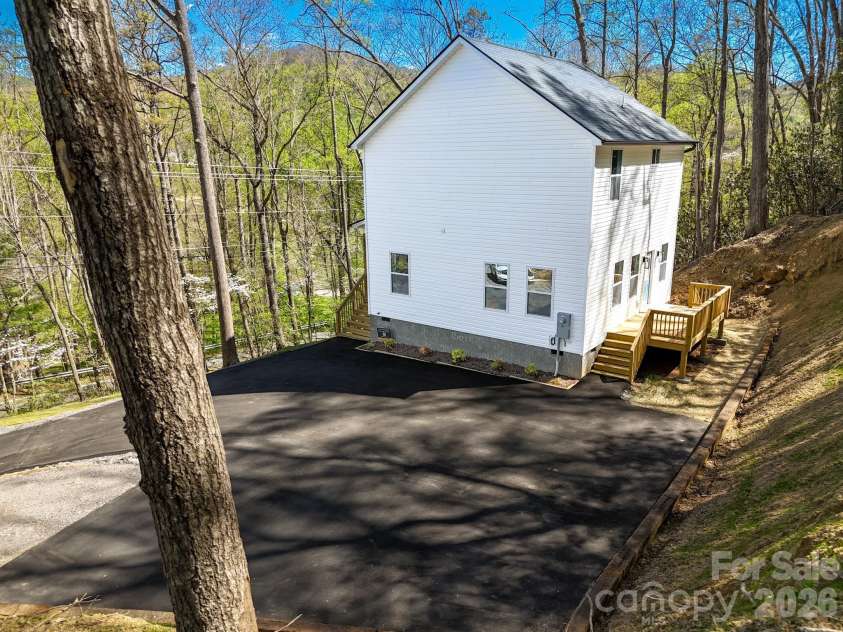 337 Garren Creek Road, Fairview, NC 28730.  MLS# CAR4321869, YatesRealty ID 17878. 