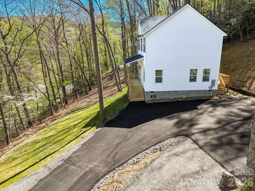 337 Garren Creek Road, Fairview, NC 28730.  MLS# CAR4321869, YatesRealty ID 17878. 