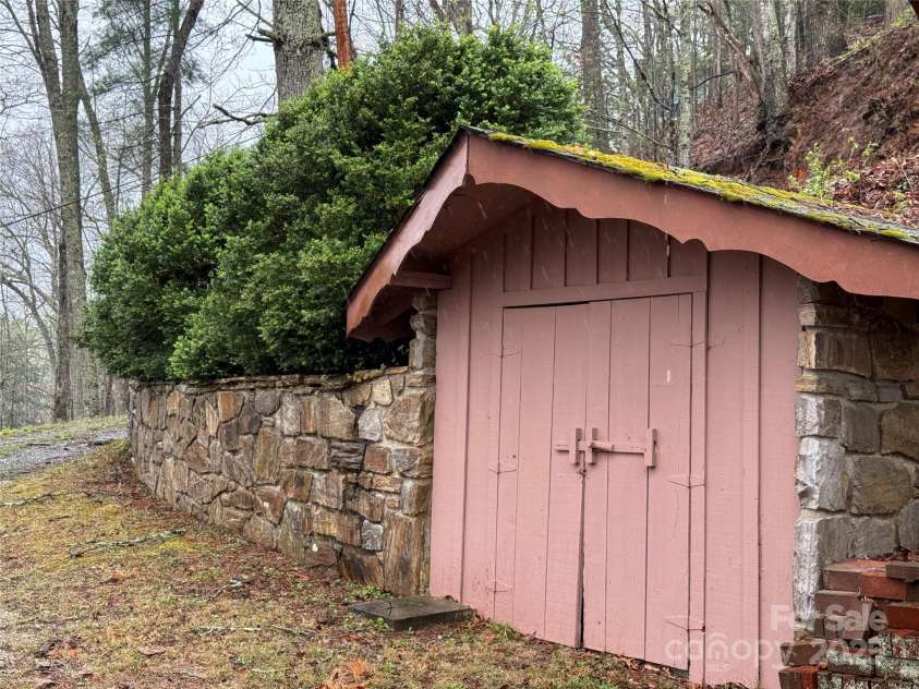 77 Ridge Drive, Bryson City, NC 28713.  MLS# CAR4245643, YatesRealty ID 17878. 