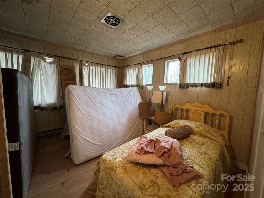 77 Ridge Drive, Bryson City, NC 28713.  MLS# CAR4245643, YatesRealty ID 17878. 