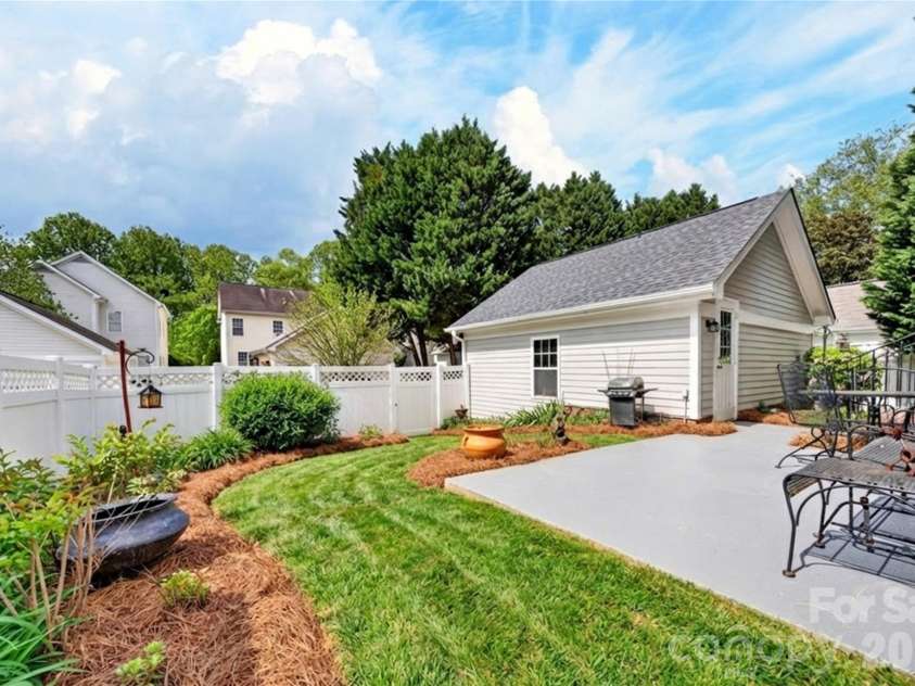 15817 Trenton Place Road, Huntersville, NC 28078.  MLS# CAR4326090, YatesRealty ID 17879. 
