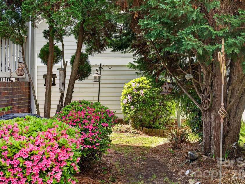 15817 Trenton Place Road, Huntersville, NC 28078.  MLS# CAR4326090, YatesRealty ID 17879. 