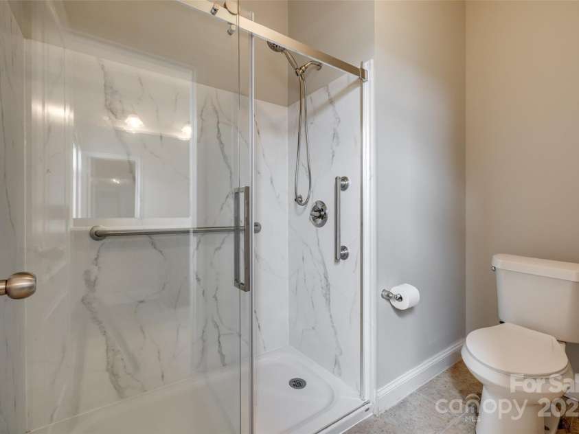 4926 Trayton Avenue, Gastonia, NC 28056.  MLS# CAR4250223, YatesRealty ID 17879. 2nd Bathroom