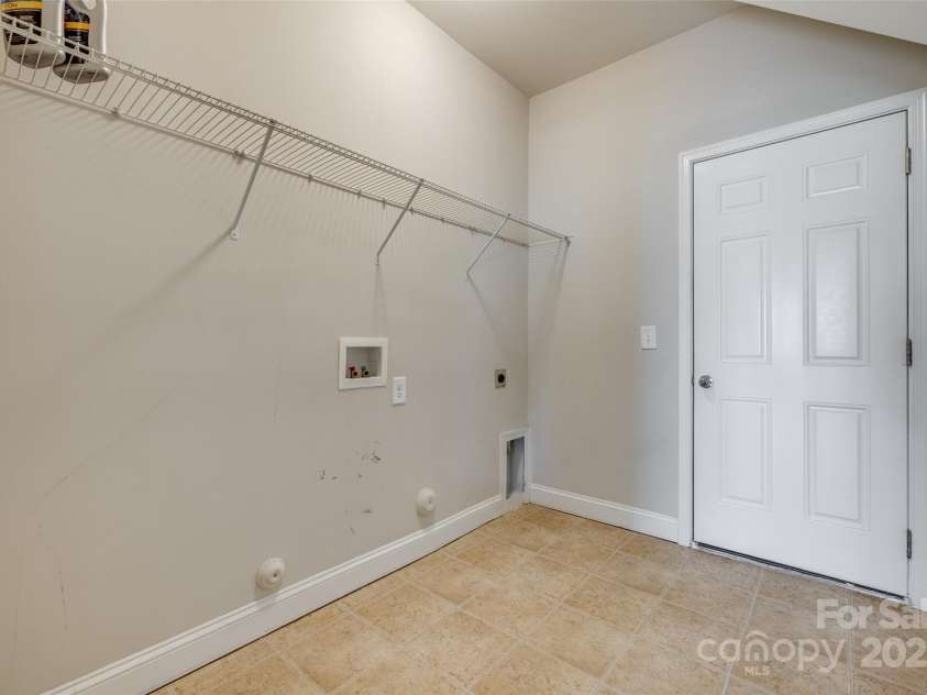 4926 Trayton Avenue, Gastonia, NC 28056.  MLS# CAR4250223, YatesRealty ID 17879. Laundry Room / Garage Entrance