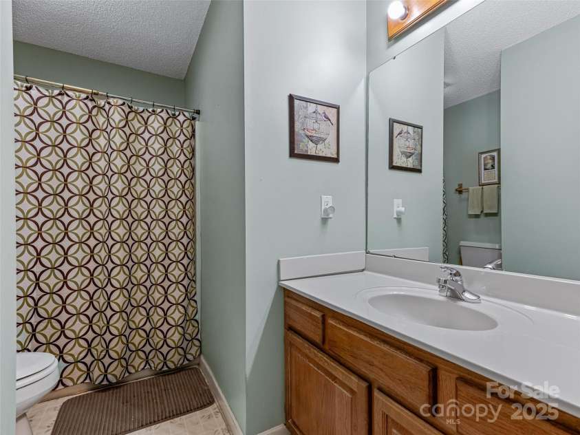 1 Sheldon Lane, Arden, NC 28704.  MLS# CAR4226905, YatesRealty ID 1788. 2nd Bathroom