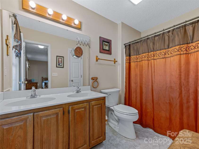1 Sheldon Lane, Arden, NC 28704.  MLS# CAR4226905, YatesRealty ID 1788. Primary Bathroom