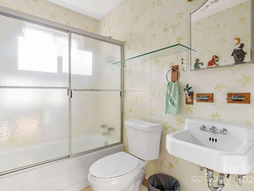 2650 Secluded Valley Road, Marshall, NC 28753.  MLS# CAR4324668, YatesRealty ID 1788. Main level bathroom