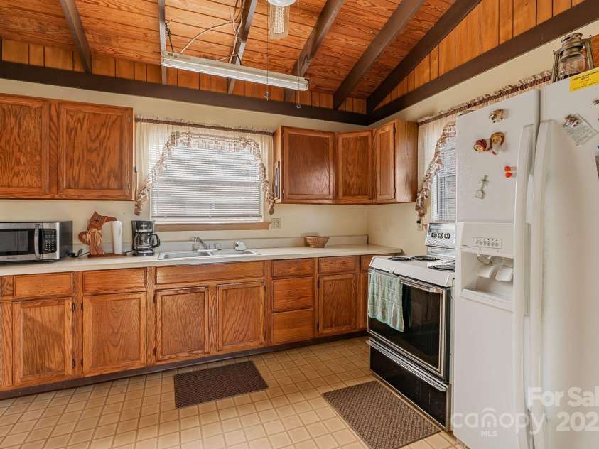 2650 Secluded Valley Road, Marshall, NC 28753.  MLS# CAR4324668, YatesRealty ID 1788. Spacious kitchen