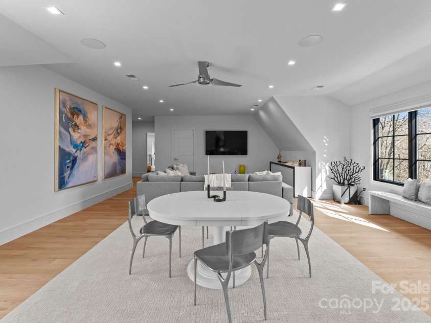 2103 Cortelyou Road, Charlotte, NC 28211.  MLS# CAR4214661, YatesRealty ID 17880. Bonus Room 