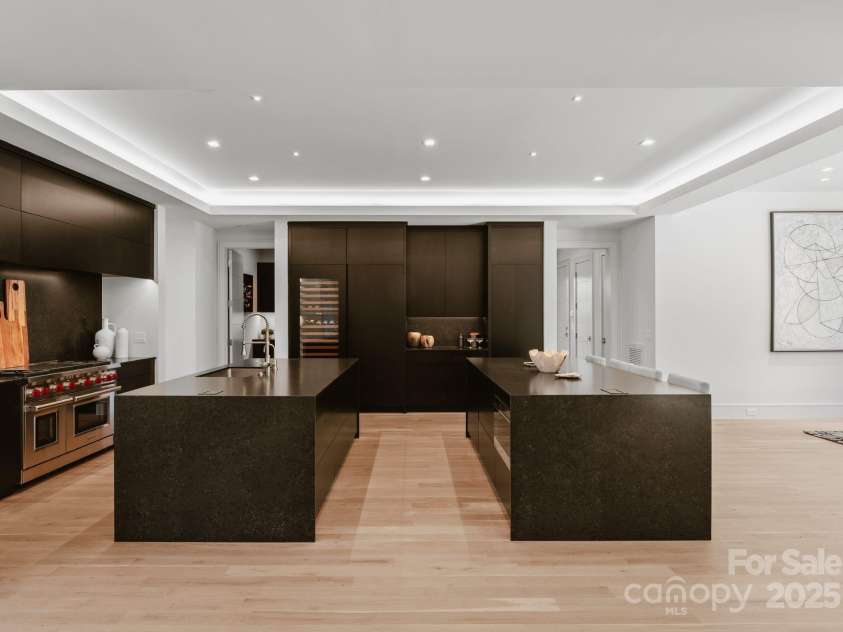 2103 Cortelyou Road, Charlotte, NC 28211.  MLS# CAR4214661, YatesRealty ID 17880. Custom Gourmet Kitchen 