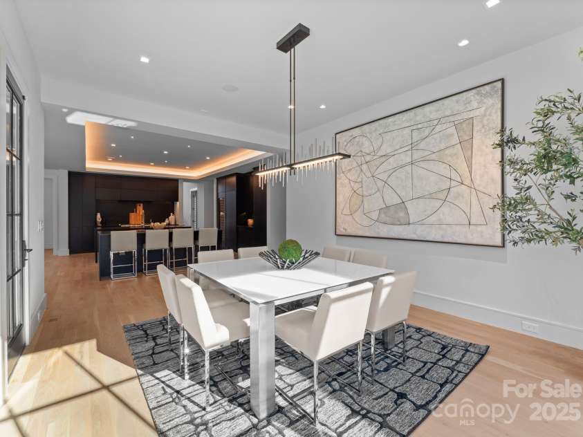2103 Cortelyou Road, Charlotte, NC 28211.  MLS# CAR4214661, YatesRealty ID 17880. Dining Area 