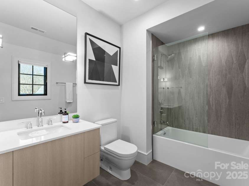 2103 Cortelyou Road, Charlotte, NC 28211.  MLS# CAR4214661, YatesRealty ID 17880. En-Suite Bathroom 