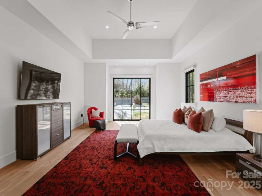 2103 Cortelyou Road, Charlotte, NC 28211.  MLS# CAR4214661, YatesRealty ID 17880. Large Primary Bedroom 