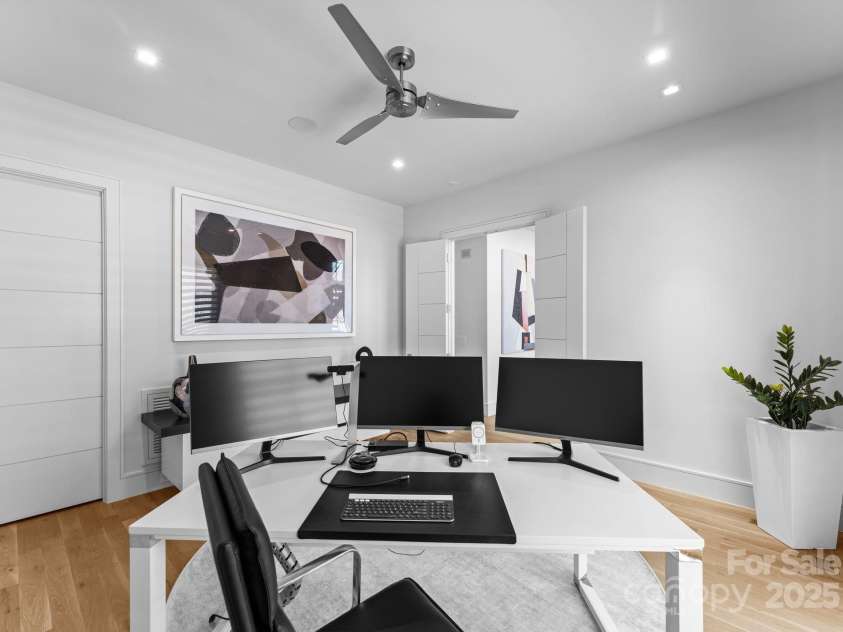 2103 Cortelyou Road, Charlotte, NC 28211.  MLS# CAR4214661, YatesRealty ID 17880. Main Level Office 