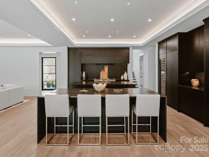 2103 Cortelyou Road, Charlotte, NC 28211.  MLS# CAR4214661, YatesRealty ID 17880. Open Floor Plan 