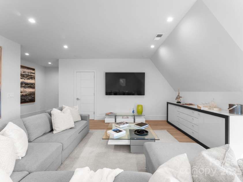 2103 Cortelyou Road, Charlotte, NC 28211.  MLS# CAR4214661, YatesRealty ID 17880. Oversized Bonus Room with Half Bathroom and Gym 