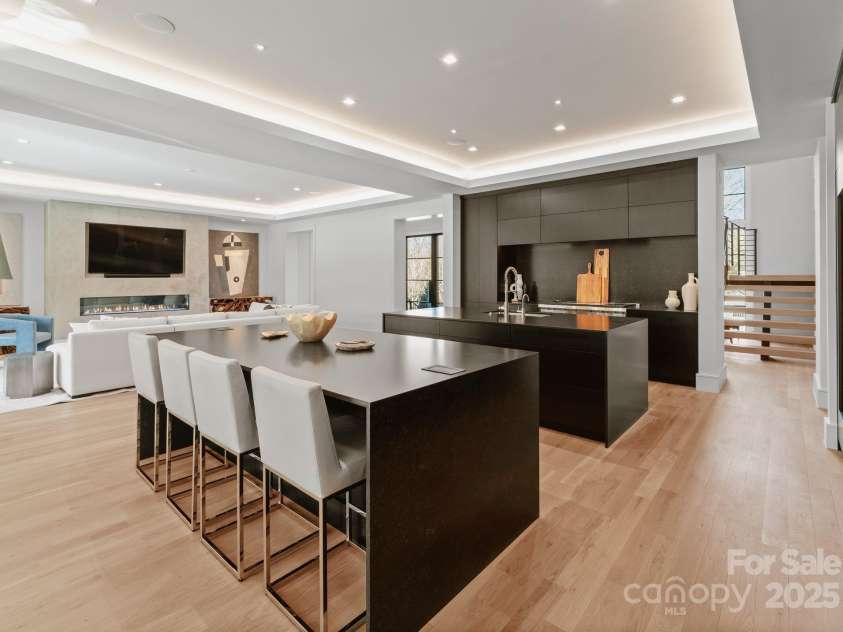 2103 Cortelyou Road, Charlotte, NC 28211.  MLS# CAR4214661, YatesRealty ID 17880. Perfect For Entertaining