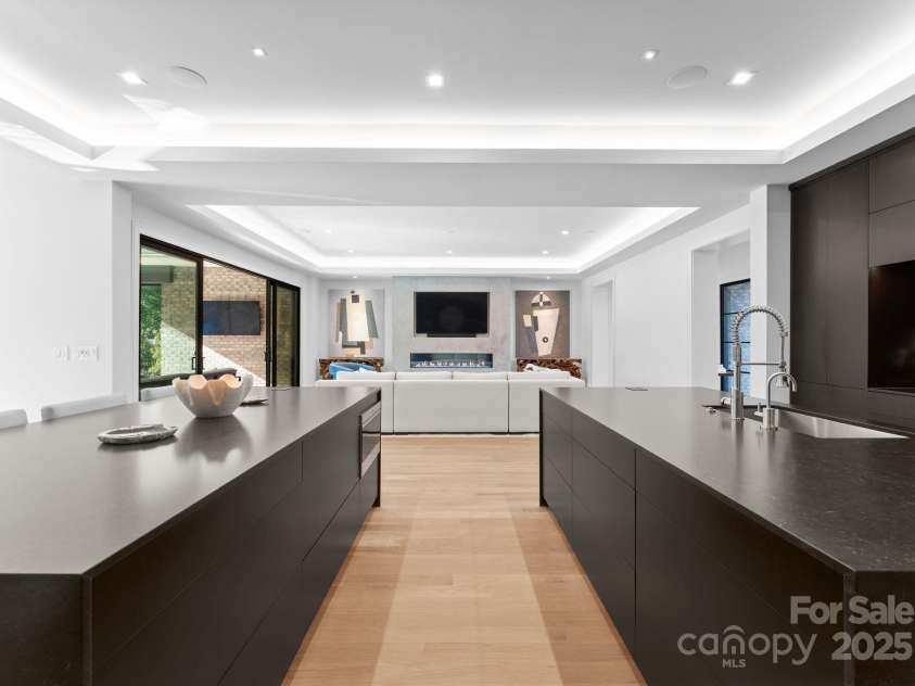 2103 Cortelyou Road, Charlotte, NC 28211.  MLS# CAR4214661, YatesRealty ID 17880. Transitional/Modern Design