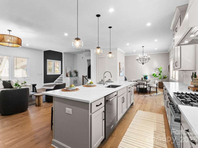 4207 Walker Road, Charlotte, NC 28211.  MLS# CAR4226946, YatesRealty ID 17881. 