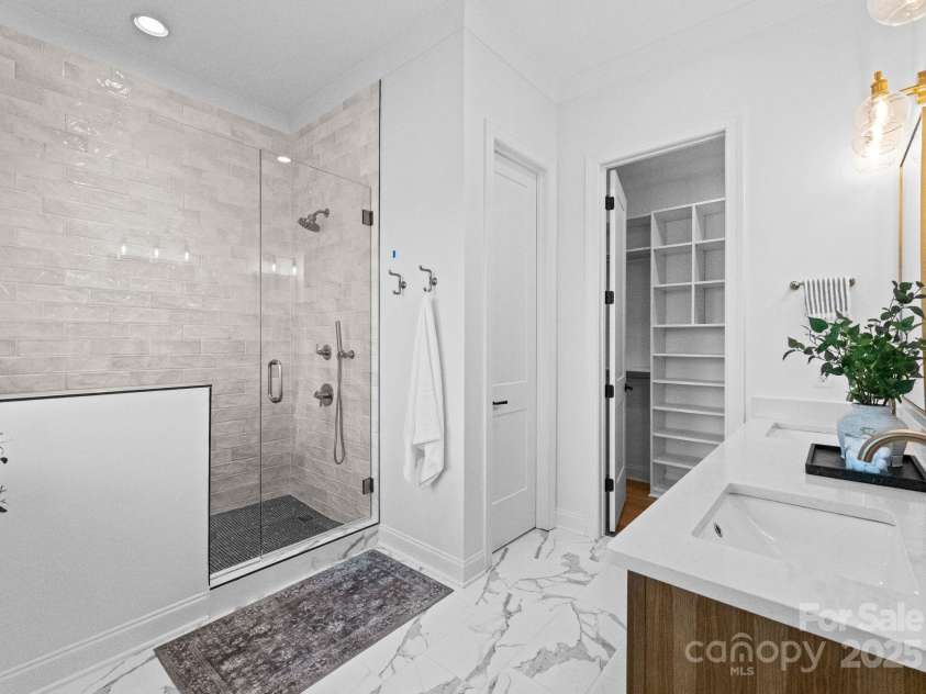 4207 Walker Road, Charlotte, NC 28211.  MLS# CAR4226946, YatesRealty ID 17881. 