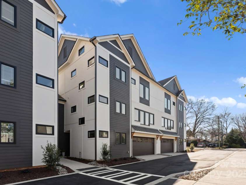 4207 Walker Road, Charlotte, NC 28211.  MLS# CAR4226946, YatesRealty ID 17881. 