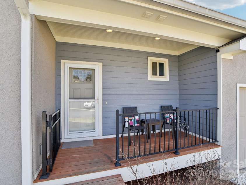 22 Thornes Lane, Asheville, NC 28805.  MLS# CAR4222972, YatesRealty ID 17882. Covered front porch