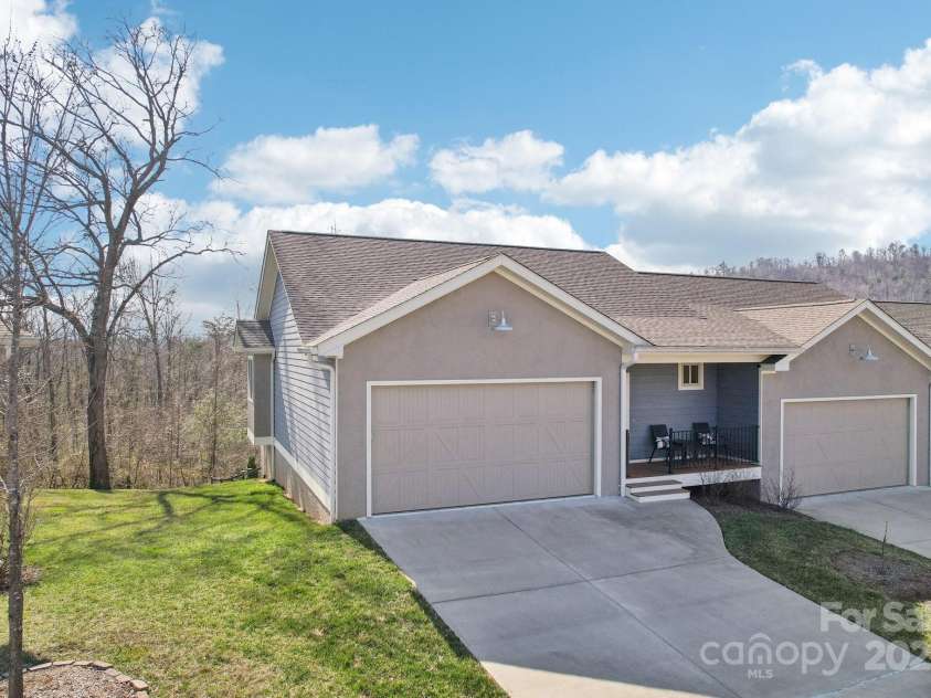 22 Thornes Lane, Asheville, NC 28805.  MLS# CAR4222972, YatesRealty ID 17882. Front view showing grassy area to side