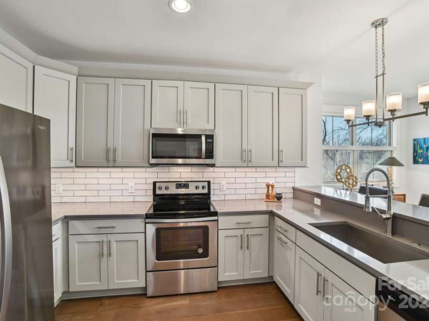 22 Thornes Lane, Asheville, NC 28805.  MLS# CAR4222972, YatesRealty ID 17882. Kitchen