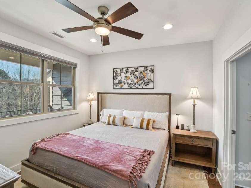 22 Thornes Lane, Asheville, NC 28805.  MLS# CAR4222972, YatesRealty ID 17882. Primary bedroom