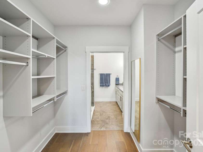22 Thornes Lane, Asheville, NC 28805.  MLS# CAR4222972, YatesRealty ID 17882. Primary walk in closet