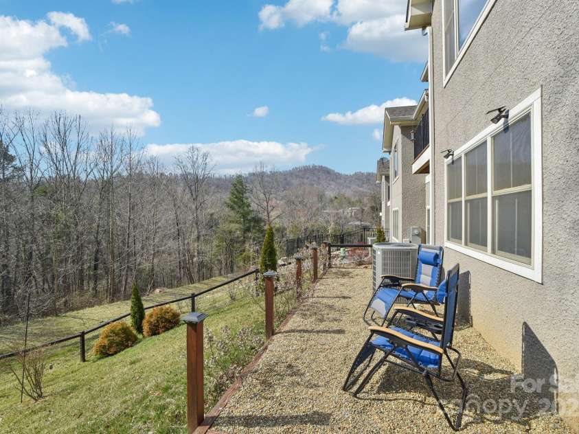 22 Thornes Lane, Asheville, NC 28805.  MLS# CAR4222972, YatesRealty ID 17882. Walk out deck