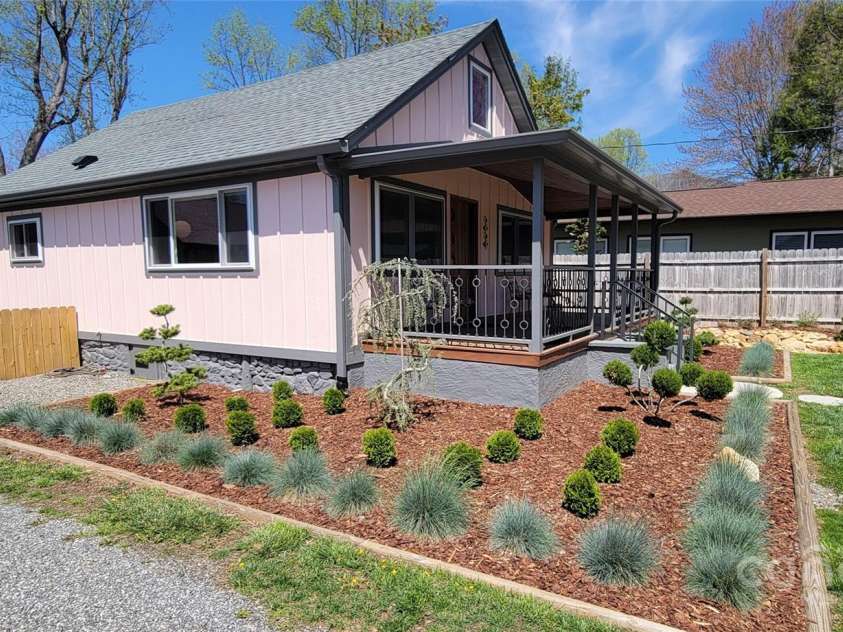 219 Flat Creek Road, Black Mountain, NC 28711.  MLS# CAR4247409, YatesRealty ID 17883. 