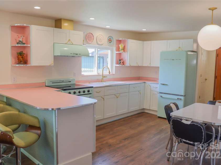 219 Flat Creek Road, Black Mountain, NC 28711.  MLS# CAR4247409, YatesRealty ID 17883. 