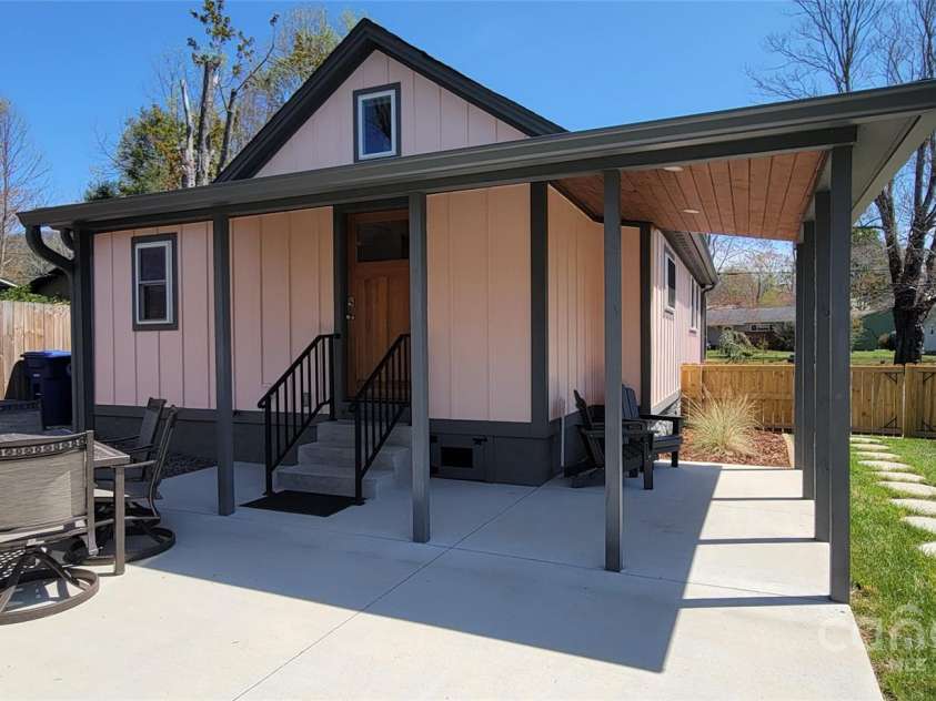 219 Flat Creek Road, Black Mountain, NC 28711.  MLS# CAR4247409, YatesRealty ID 17883. 