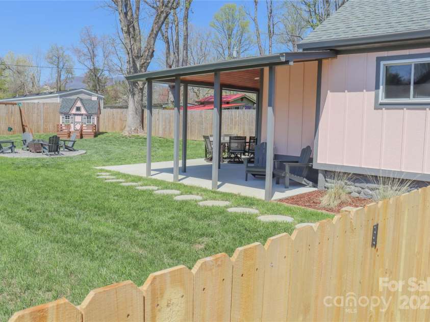 219 Flat Creek Road, Black Mountain, NC 28711.  MLS# CAR4247409, YatesRealty ID 17883. 