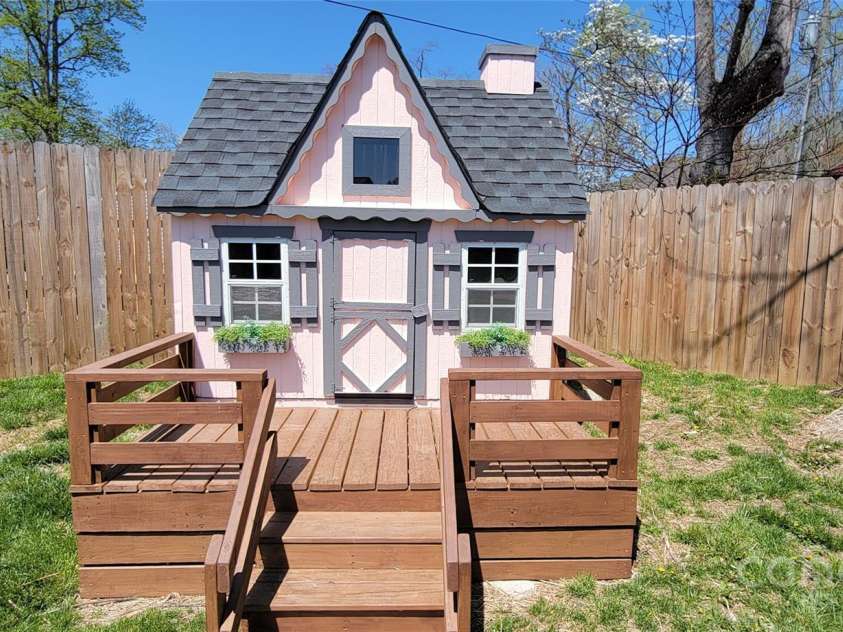 219 Flat Creek Road, Black Mountain, NC 28711.  MLS# CAR4247409, YatesRealty ID 17883. 