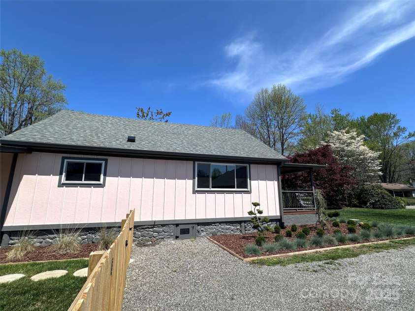 219 Flat Creek Road, Black Mountain, NC 28711.  MLS# CAR4247409, YatesRealty ID 17883. 