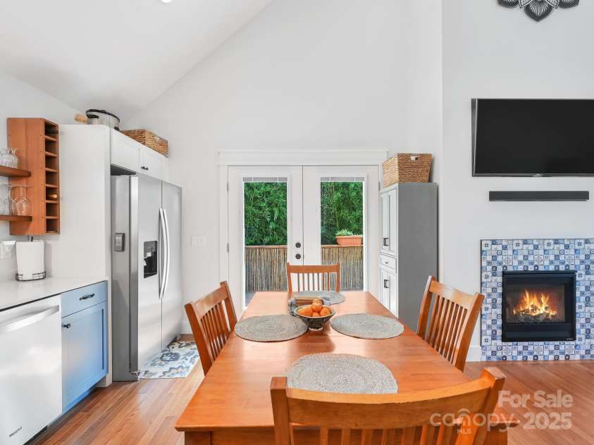 18 Covington Street, Asheville, NC 28806.  MLS# CAR4249080, YatesRealty ID 17884. 