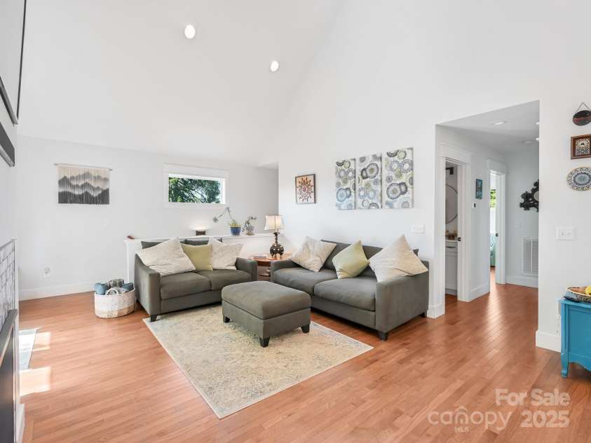 18 Covington Street, Asheville, NC 28806.  MLS# CAR4249080, YatesRealty ID 17884. 