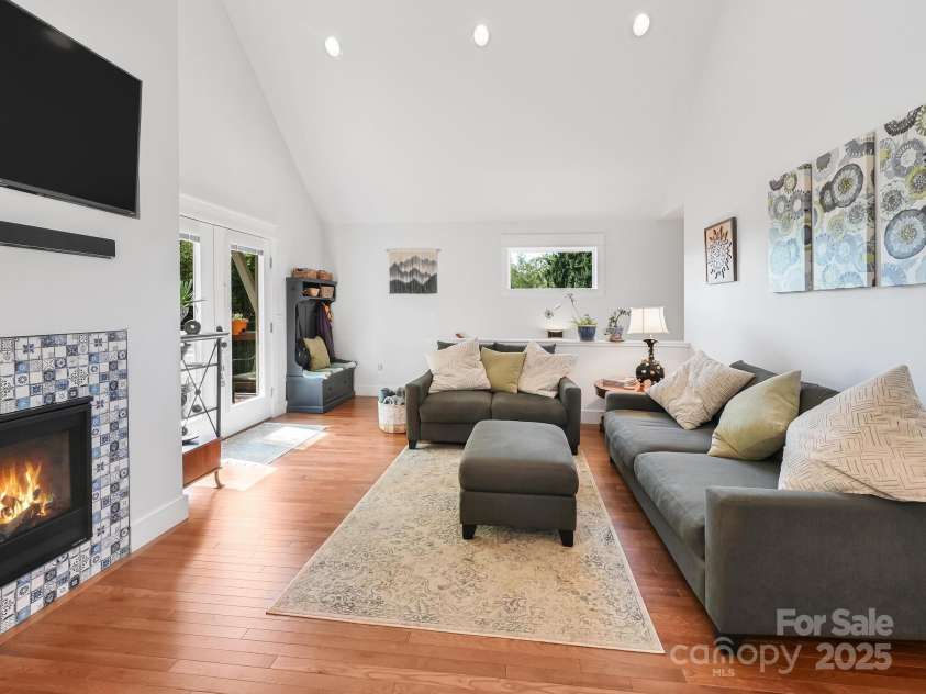 18 Covington Street, Asheville, NC 28806.  MLS# CAR4249080, YatesRealty ID 17884. 